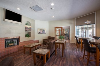 Clubhouse at Cinnamon Tree Apartments in Albuquerque, MN
